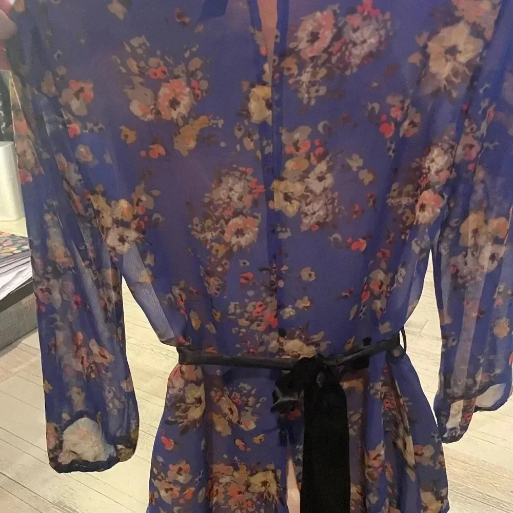 Boutique Belted top- small - Picture 3 of 4
